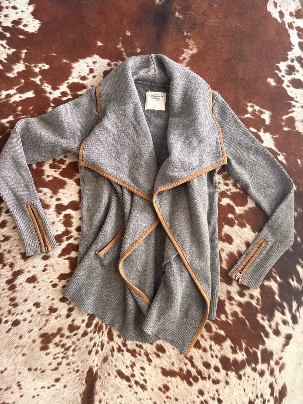 Abercrombie & Fitch Gray Knit Open-Front Cardigan with Brown Trim